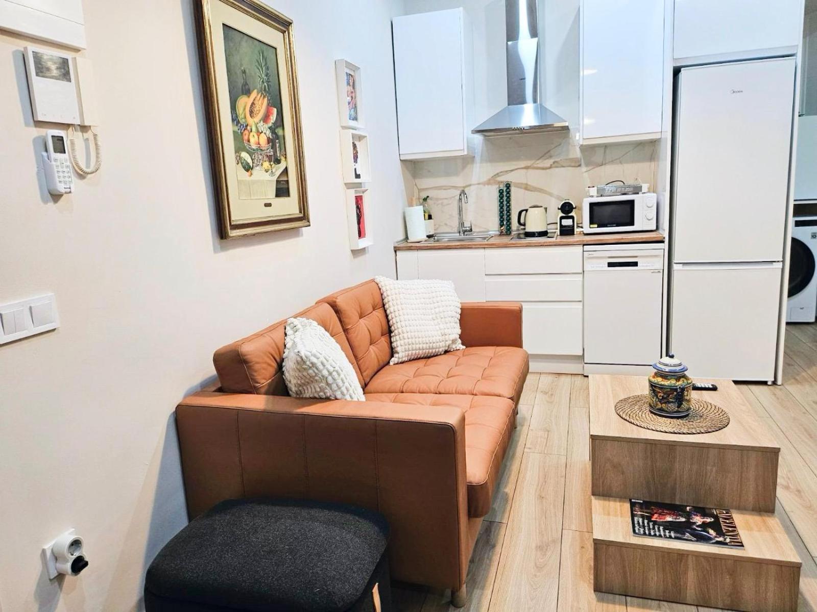 Acogedor Apartamento En Atocha By Bebalmy Madrid Exterior photo
